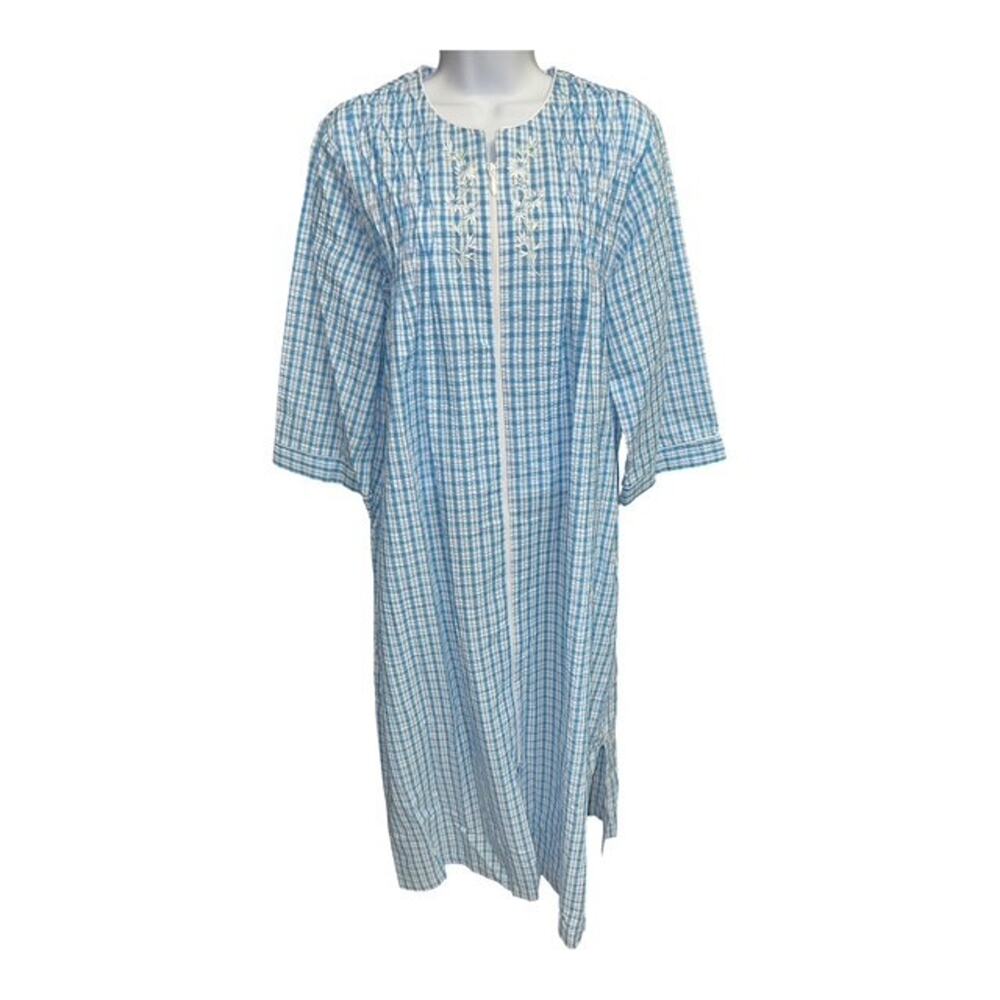 Miss Elaine Medium Robe Blue Plaid Seersucker Embroidered Darts Zip Front Long